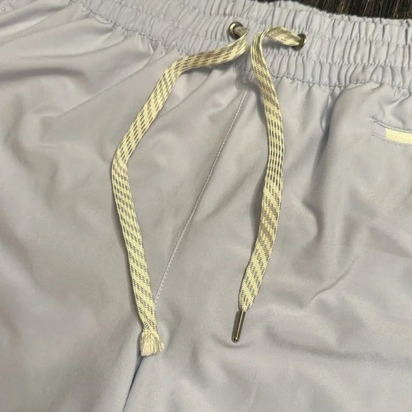 Vuori Women’s Clementine Short 2.0 4” Inseam in Periwinkle, Size Large - Picture 5 of 14